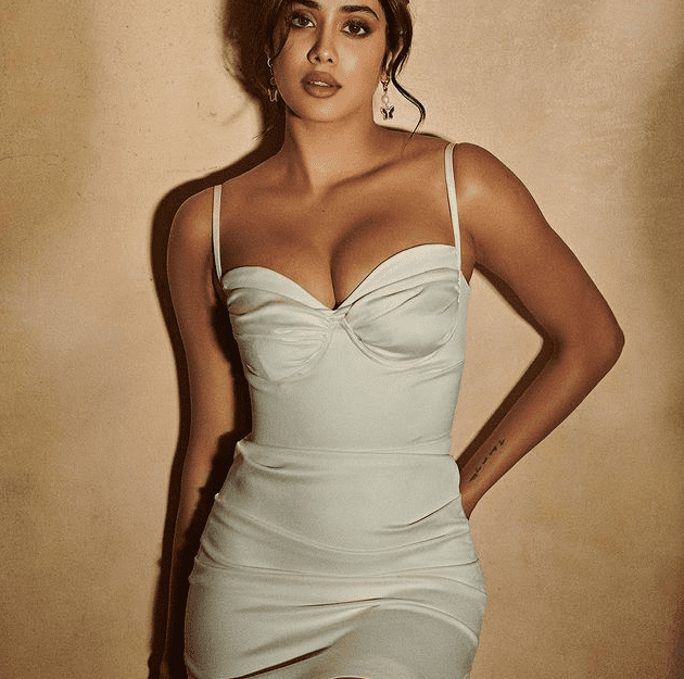 jhanvi kapoor - updatenews360