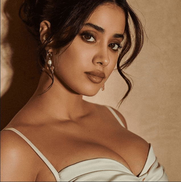 jhanvi kapoor - updatenews360