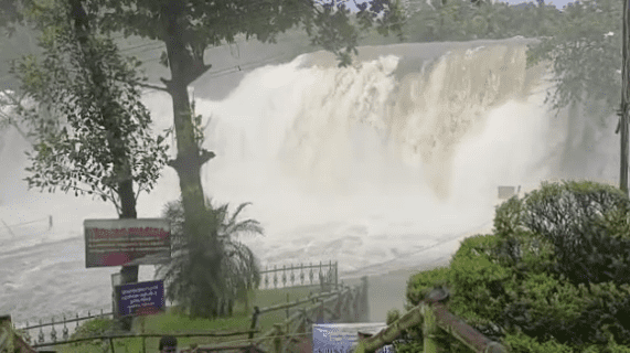 thirparappu falls -updatenews360