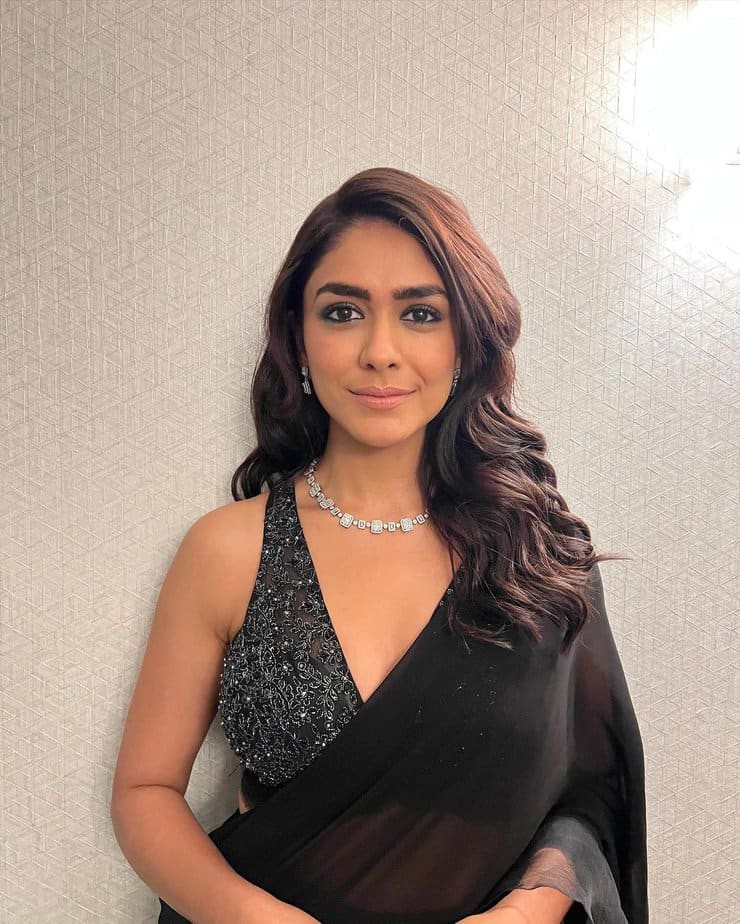 mrunal thakur -updatenews360