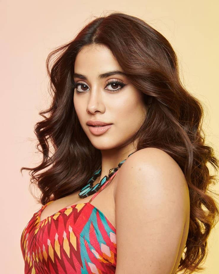 janhvi kapoor - updatenews360