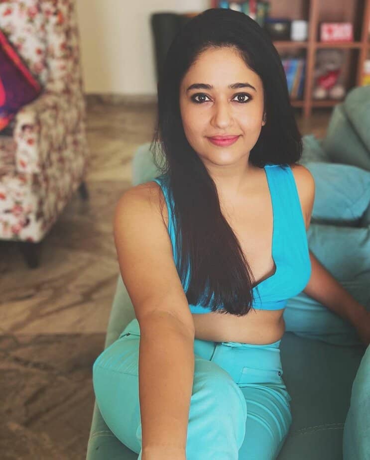 poonam bajwa - updatenews360.jpg w