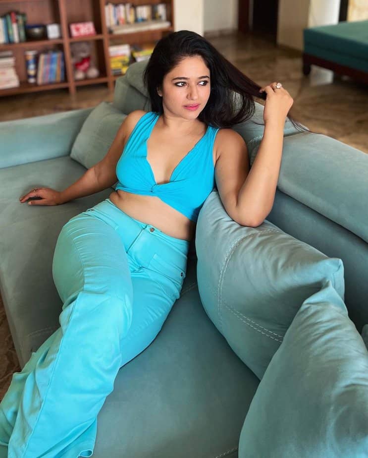 poonam bajwa - updatenews360.jpg w