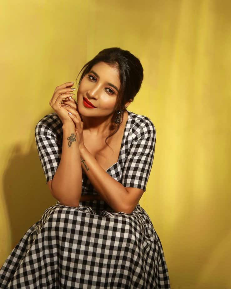 sakshi agarwal - updatenews360.jpg 2