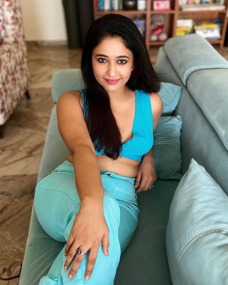 poonam bajwa - updatenews360.jpg w