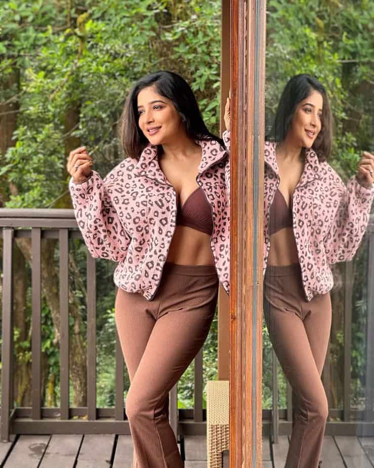 sakshi agarwal - updatenews360.jpg 2