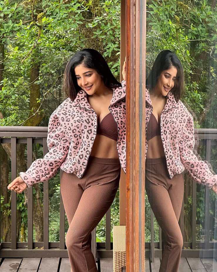 sakshi agarwal - updatenews360.jpg 2