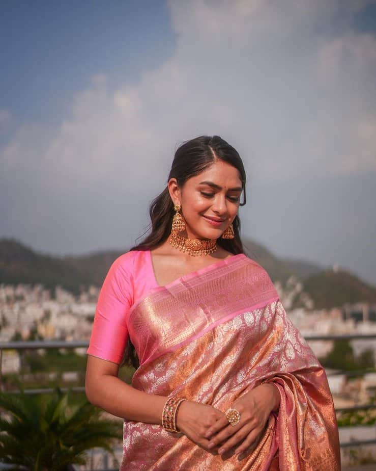 mrunal thakur - updatenews360