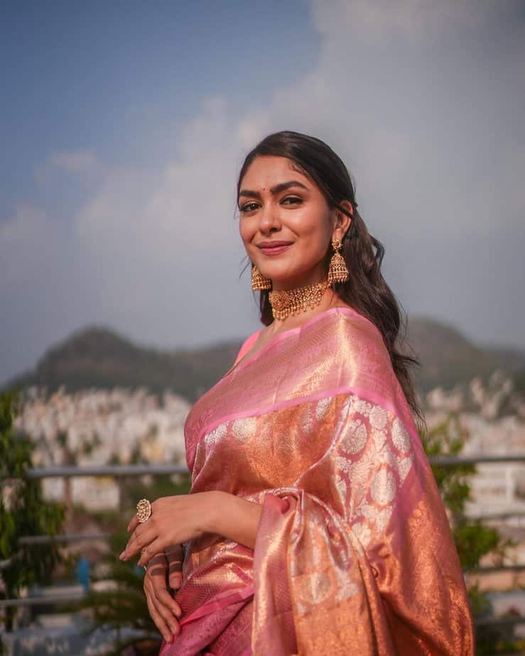 mrunal thakur - updatenews360