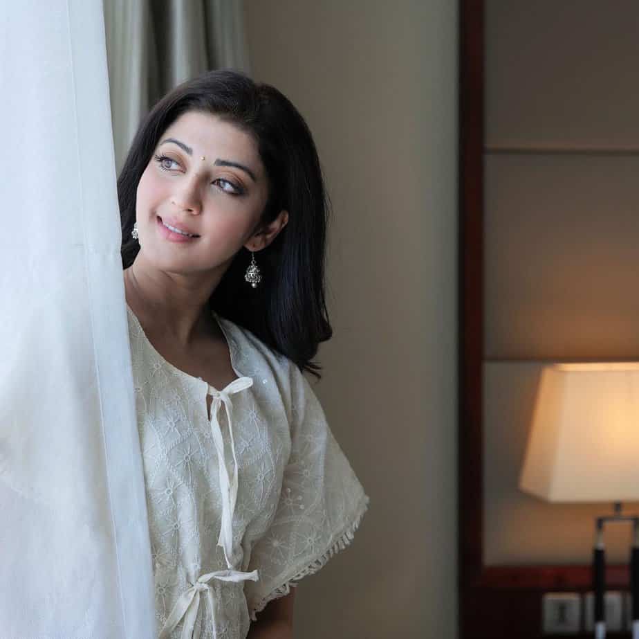 Pranitha Subhash-updatenews360