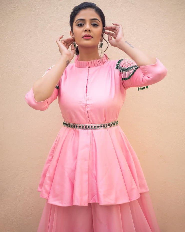 sreemukhi - updatenews360