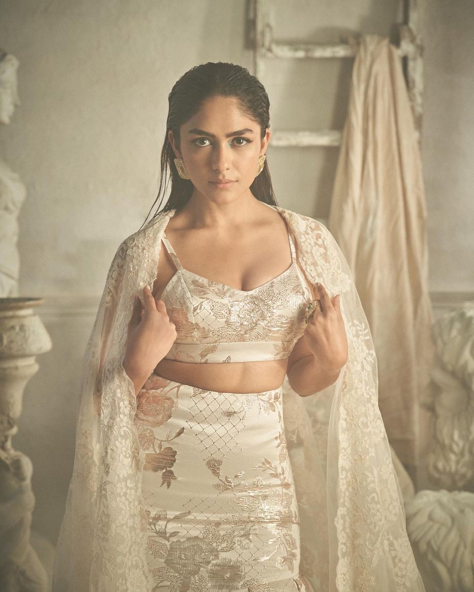 mrunal thakur - updatenews360