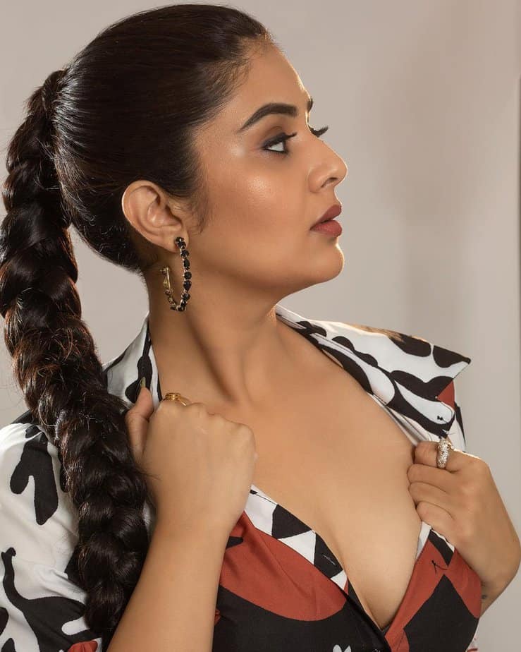 sreemukhi - updatenews360