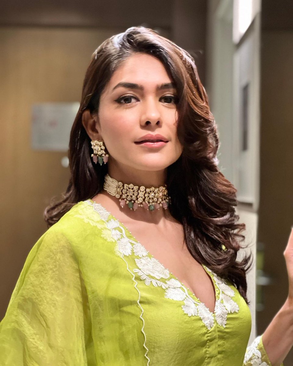 mrunal thakur - updatenews360