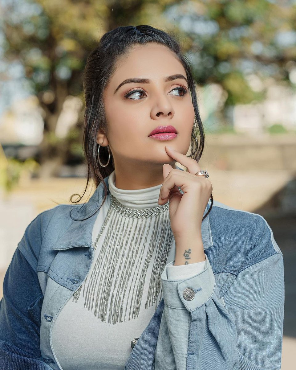 sreemukhi - updatenews360