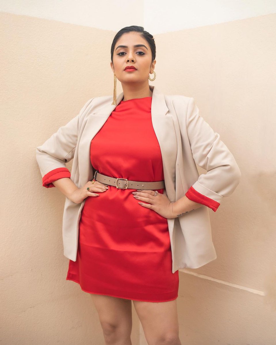 sreemukhi - updatenews360