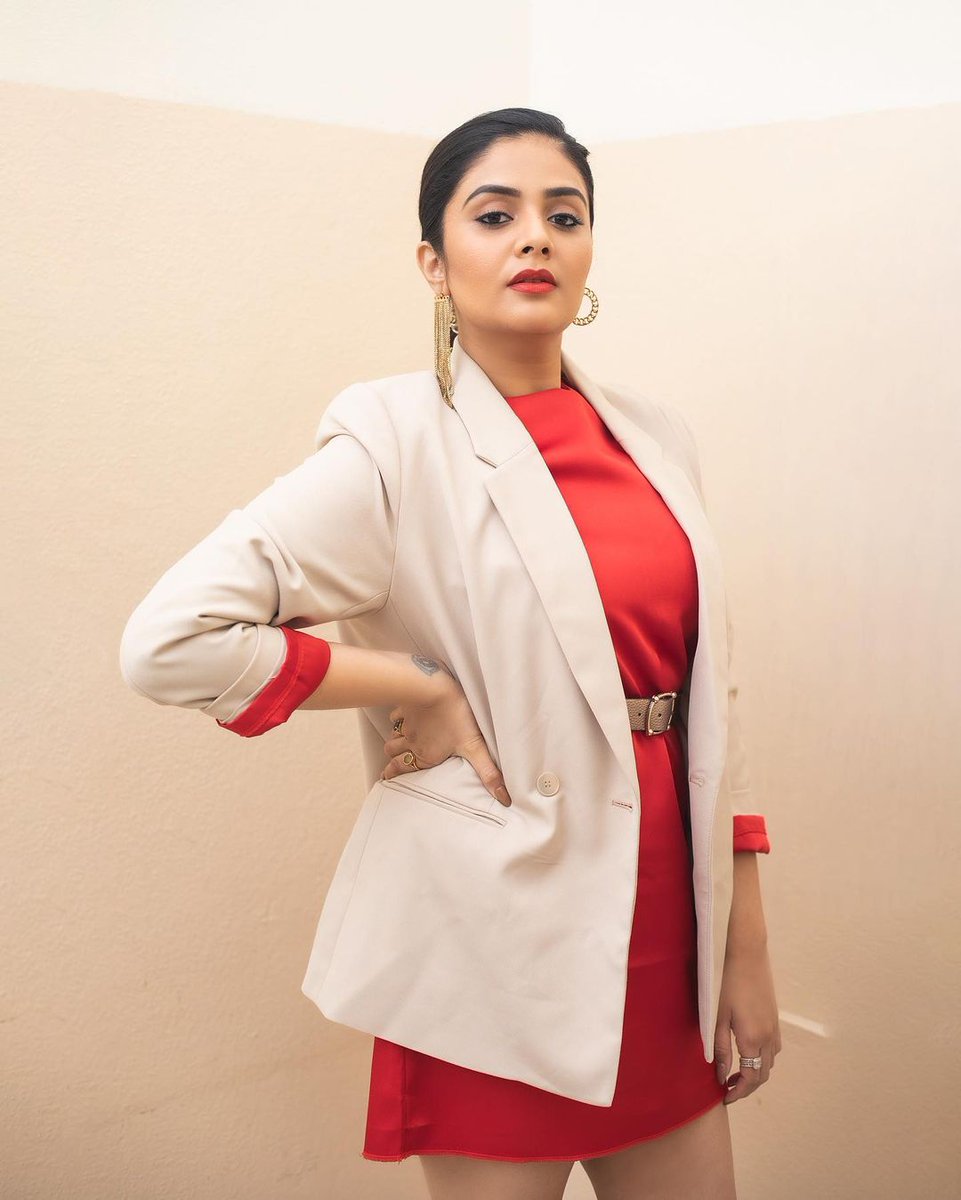 sreemukhi - updatenews360