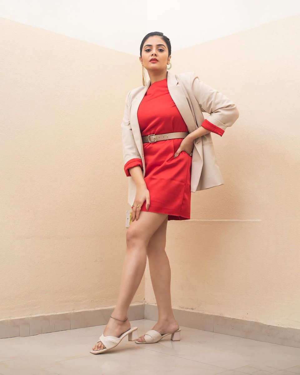 sreemukhi - updatenews360