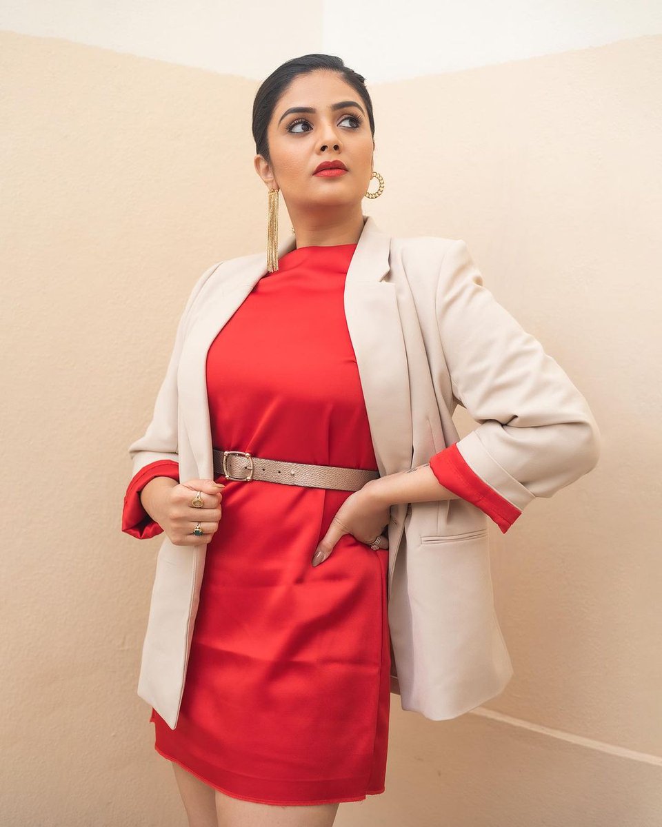 sreemukhi - updatenews360