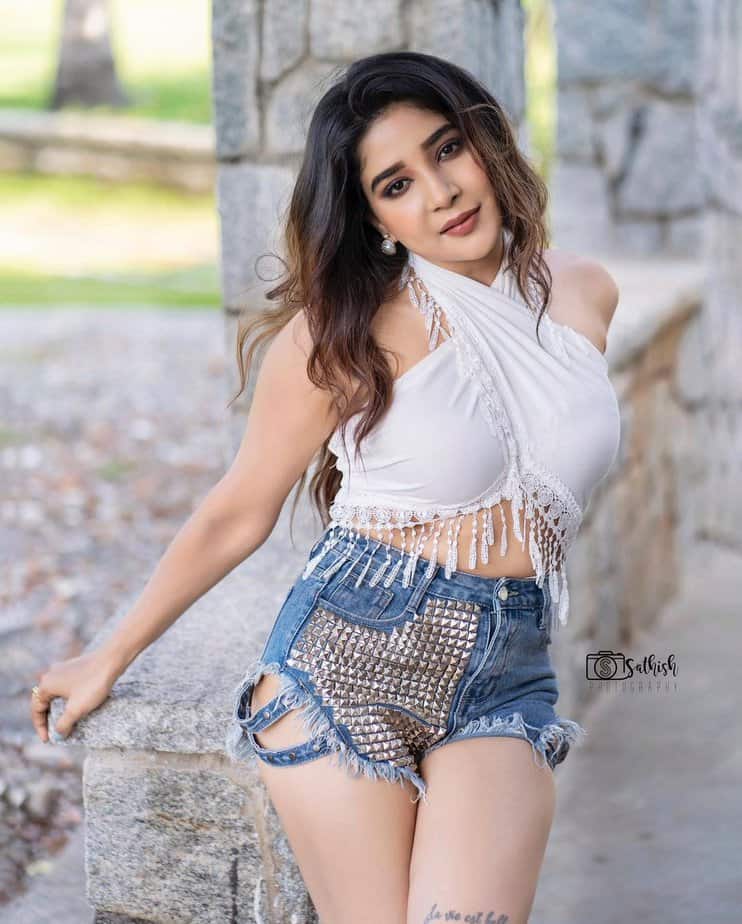 sakshi agarwal - updatenews360