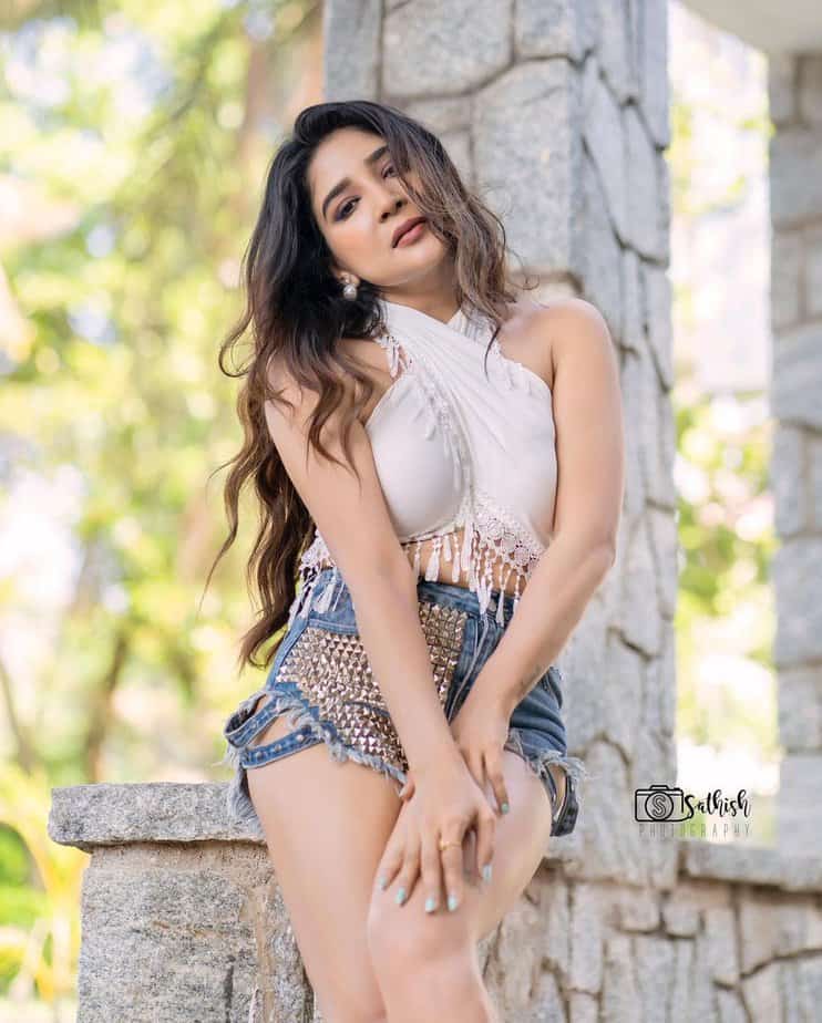 sakshi agarwal - updatenews360