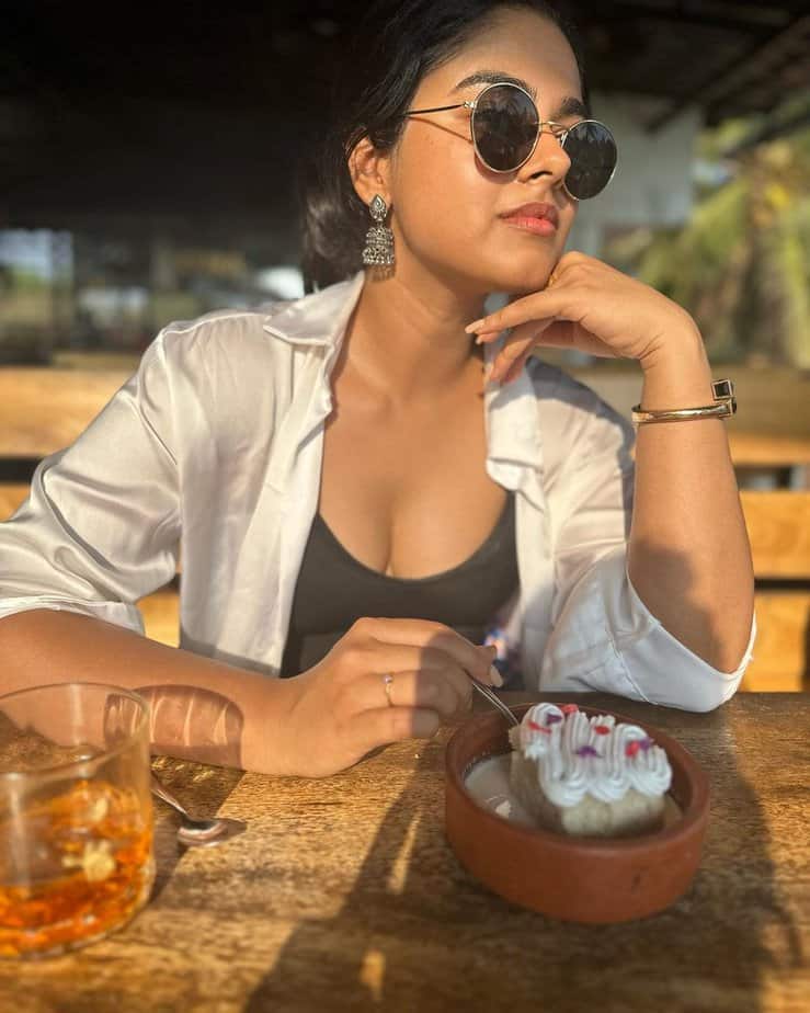 siddhi idnani - updatenews360.jpg 3