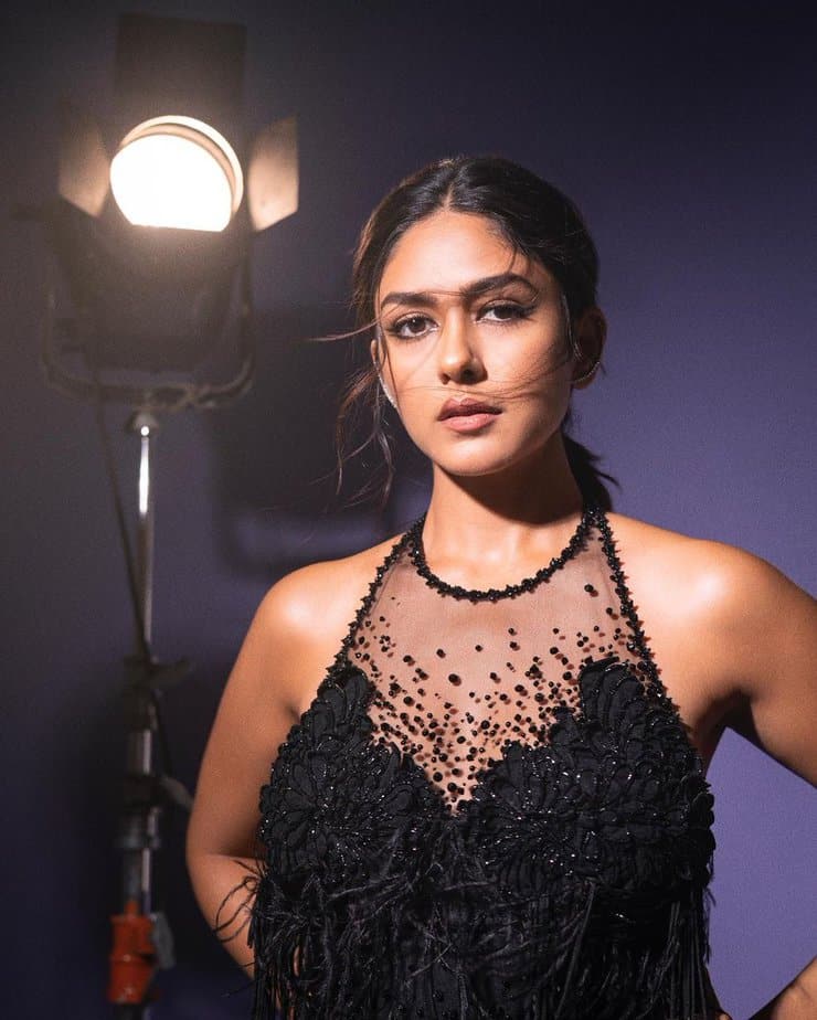 mrunal thakur - updatenews360