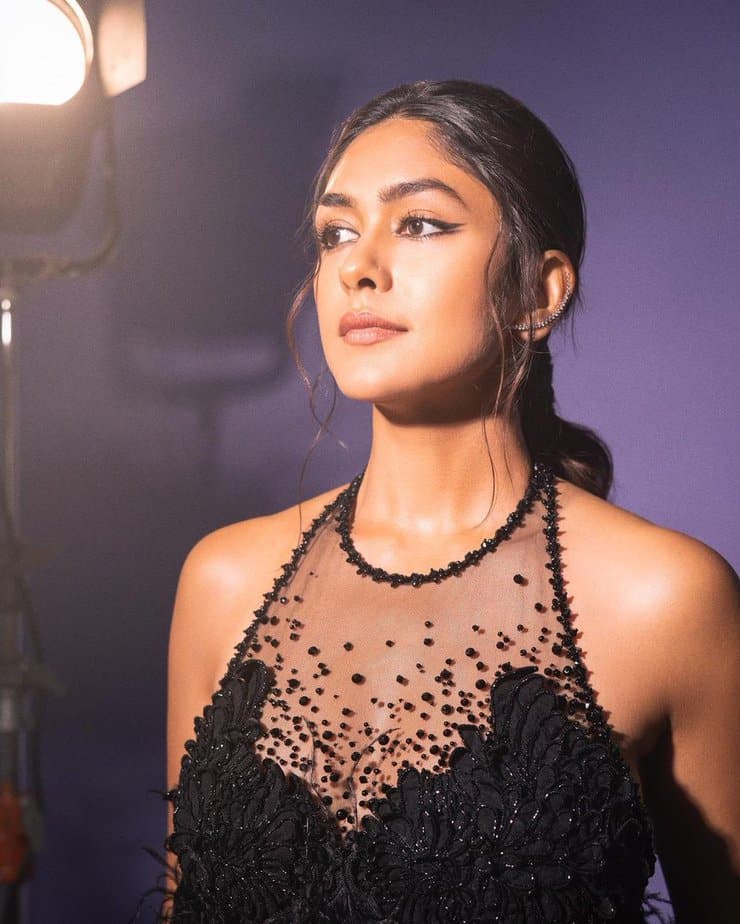 mrunal thakur - updatenews360