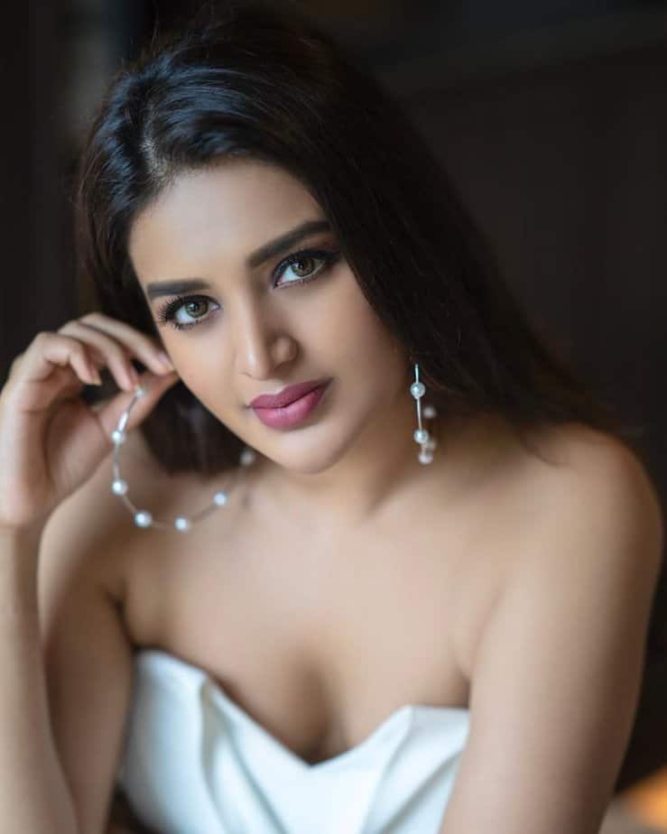 nidhhi agerwal - updatenews360