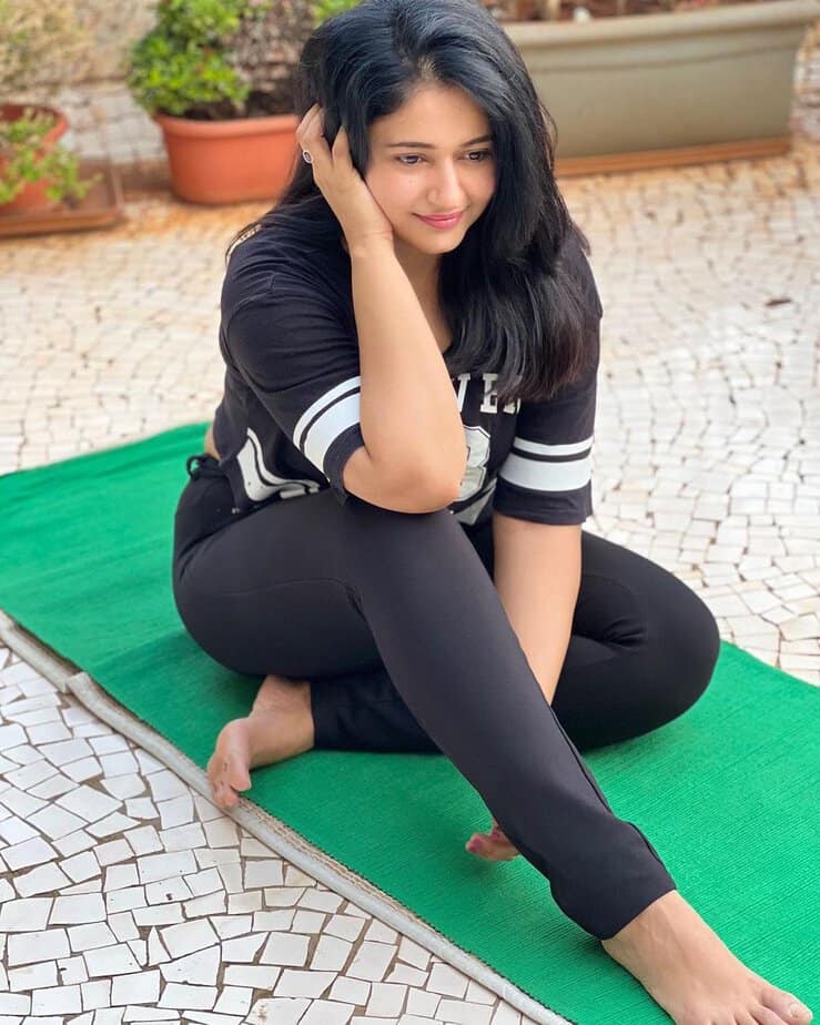 poonam bajwa - updatenews360.jpg w