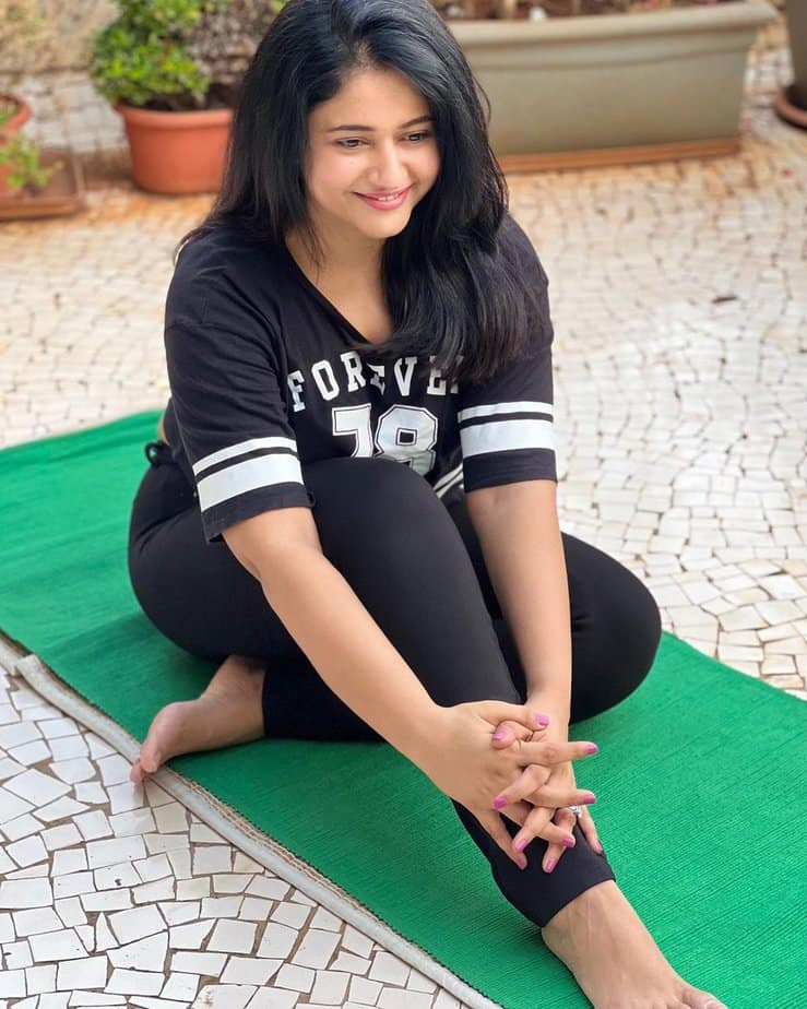 poonam bajwa - updatenews360.jpg w