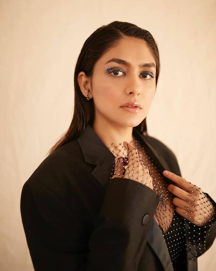 mrunal thakur - updatenews360