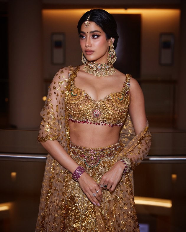 janhvi kapoor - updatenews360