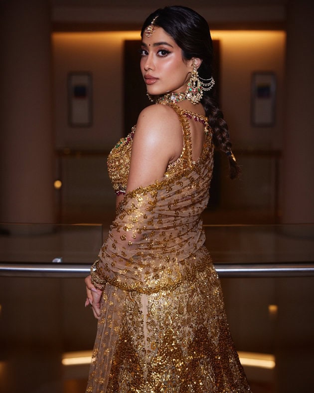 janhvi kapoor - updatenews360