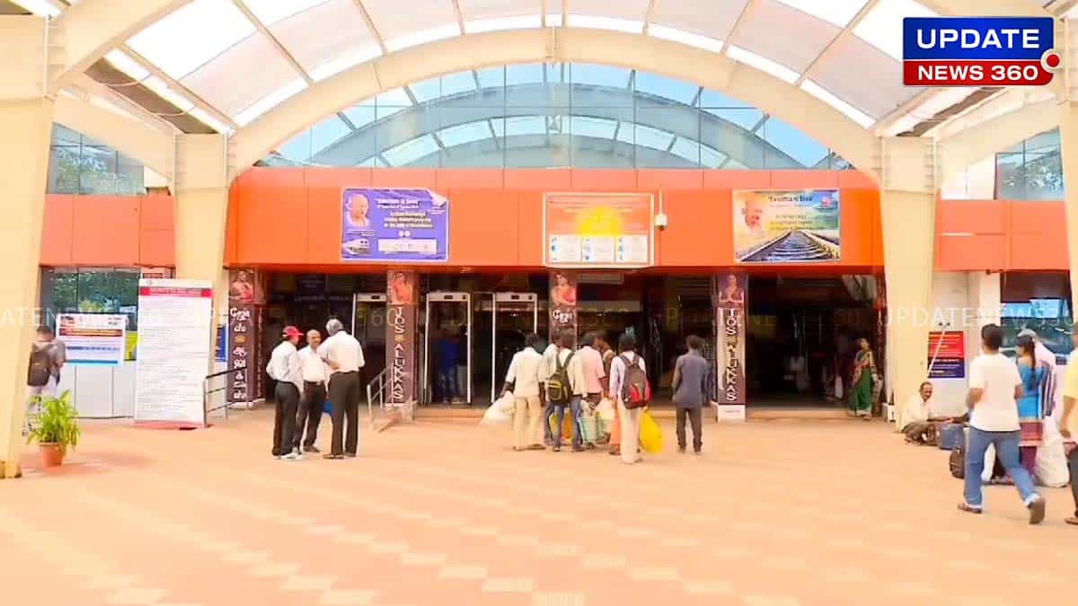 Baby in Railway station - Update news 360