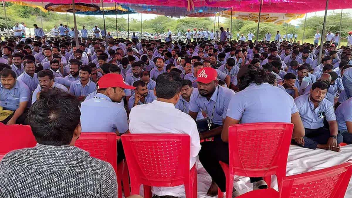 Samsung Employees Protest 