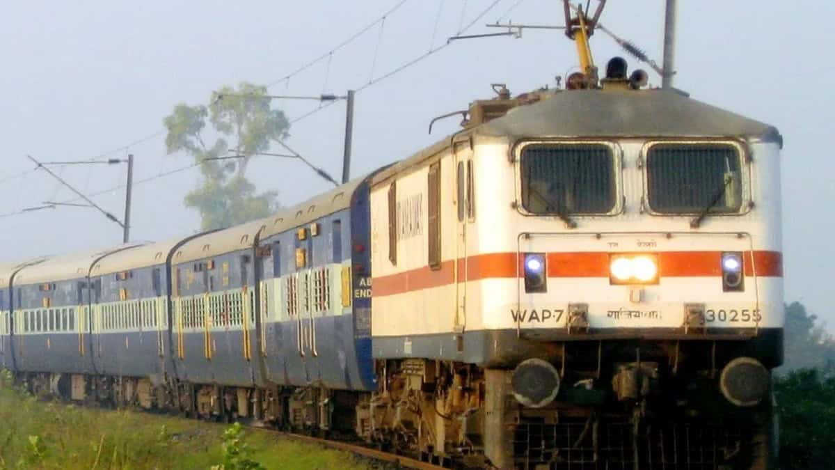 FOODS IN TRAIN 