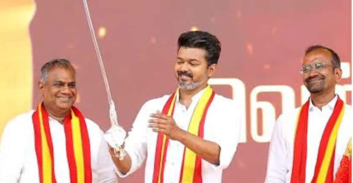 Vijay with knife 