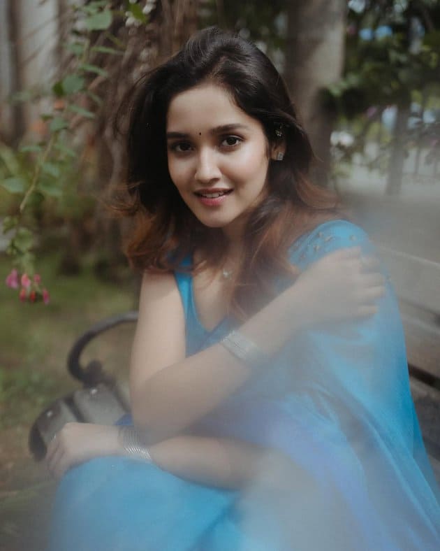 Anikha Surendran stunning pictures