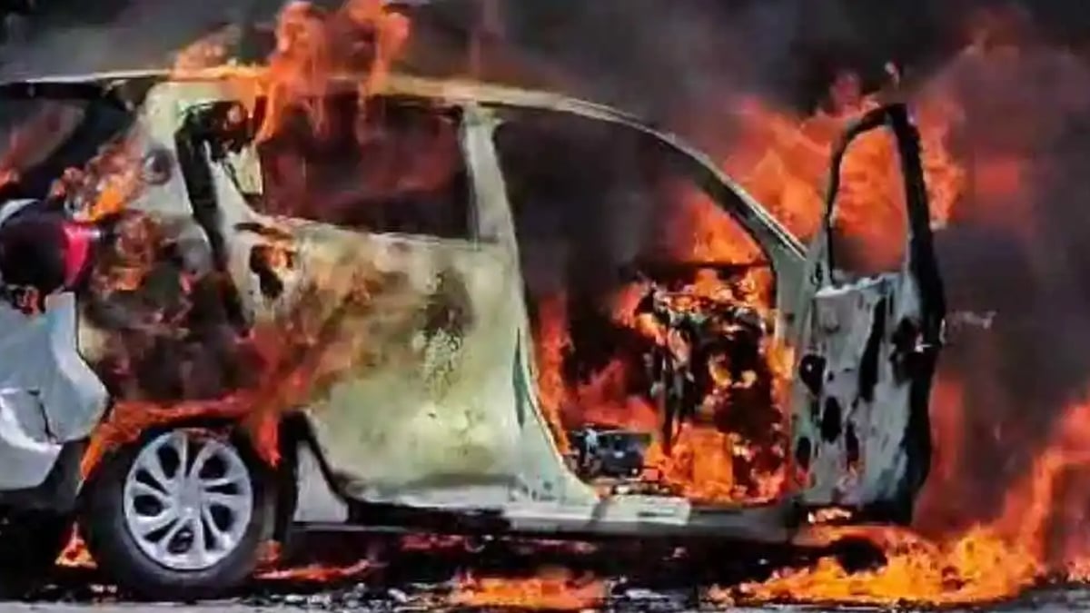 Husband killed wife to set fire car in Kollam 