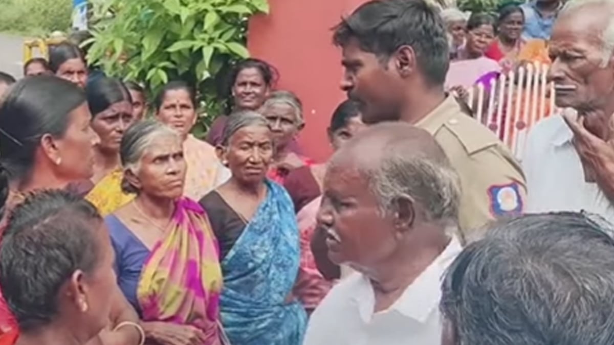 People alleges forest officials in Dharmapuri Eriyur 