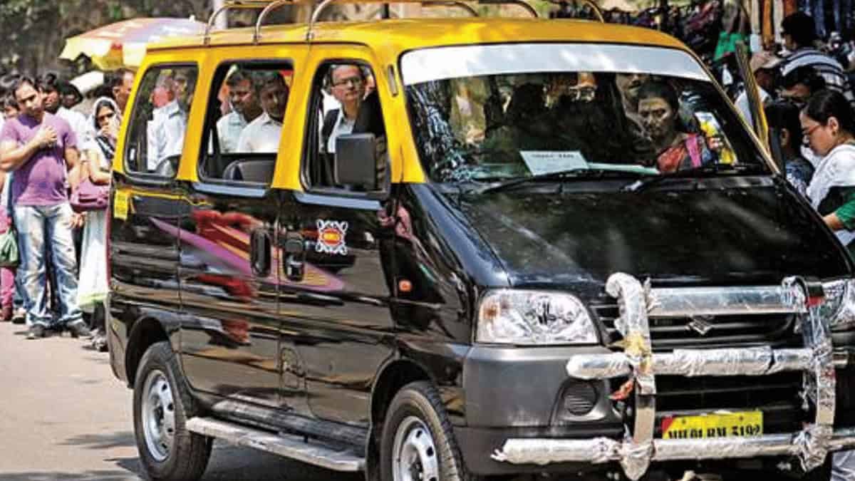 A man misbehave in Share taxi in south Mumbai 