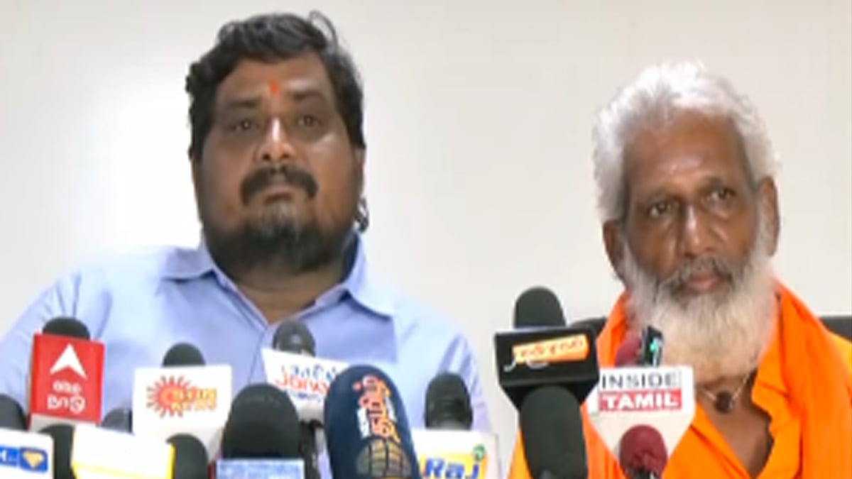 Hindu Maha Sabha Alleges Vetrimaaran connect with Naxals 