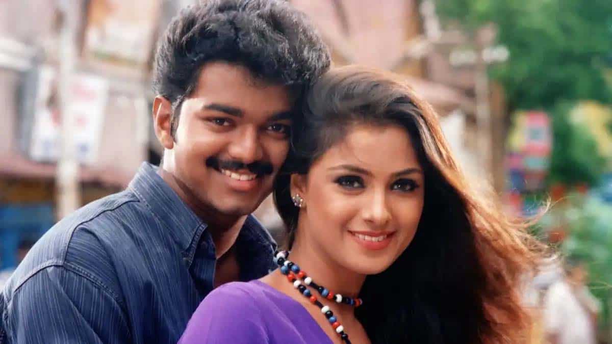 Vijay Helps His Late Comedian Co Star Family