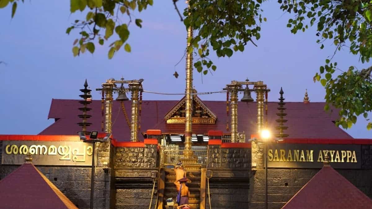 Sasikumar visits Sabarimala Ayyappa