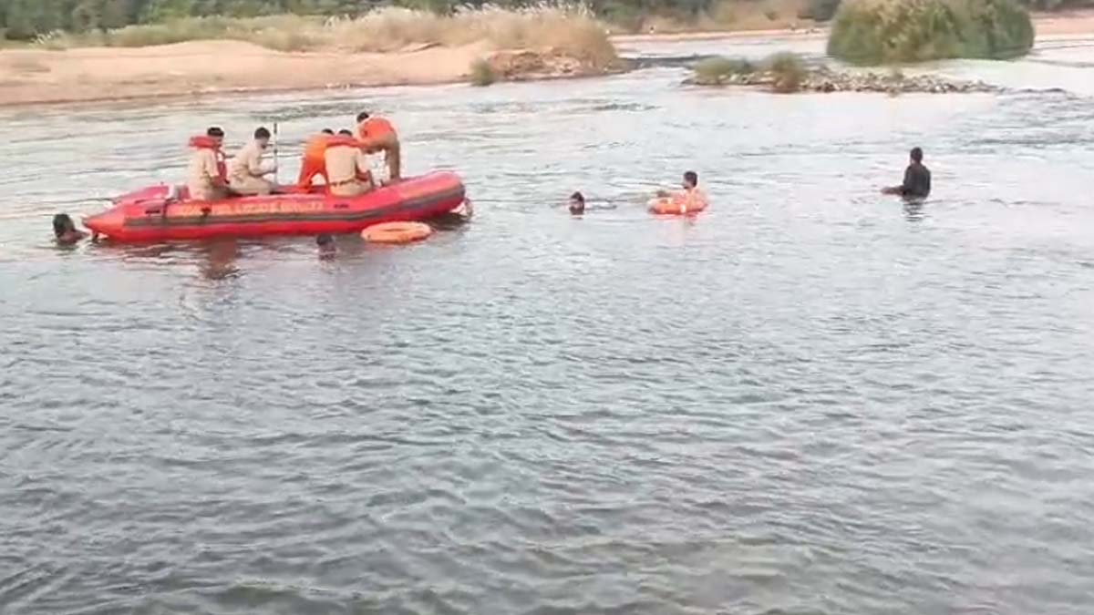 4 members of the same family were swept away in the river