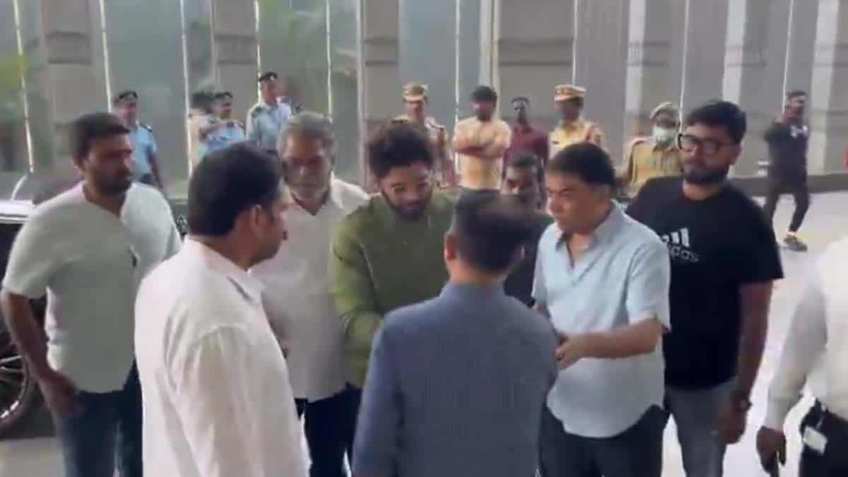 Allu arjun Visit Kims Hospital