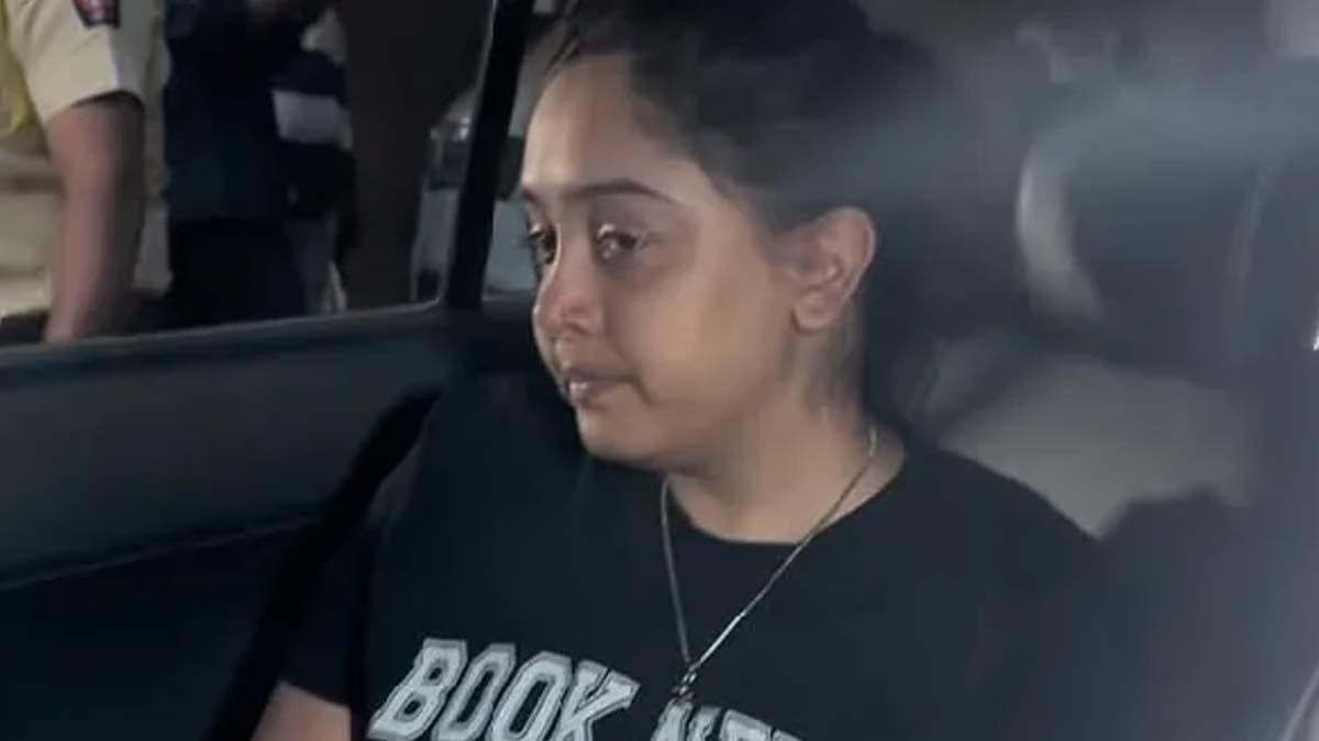 Aamir Khan Daughter Ira khan cried at her car Photos Viral