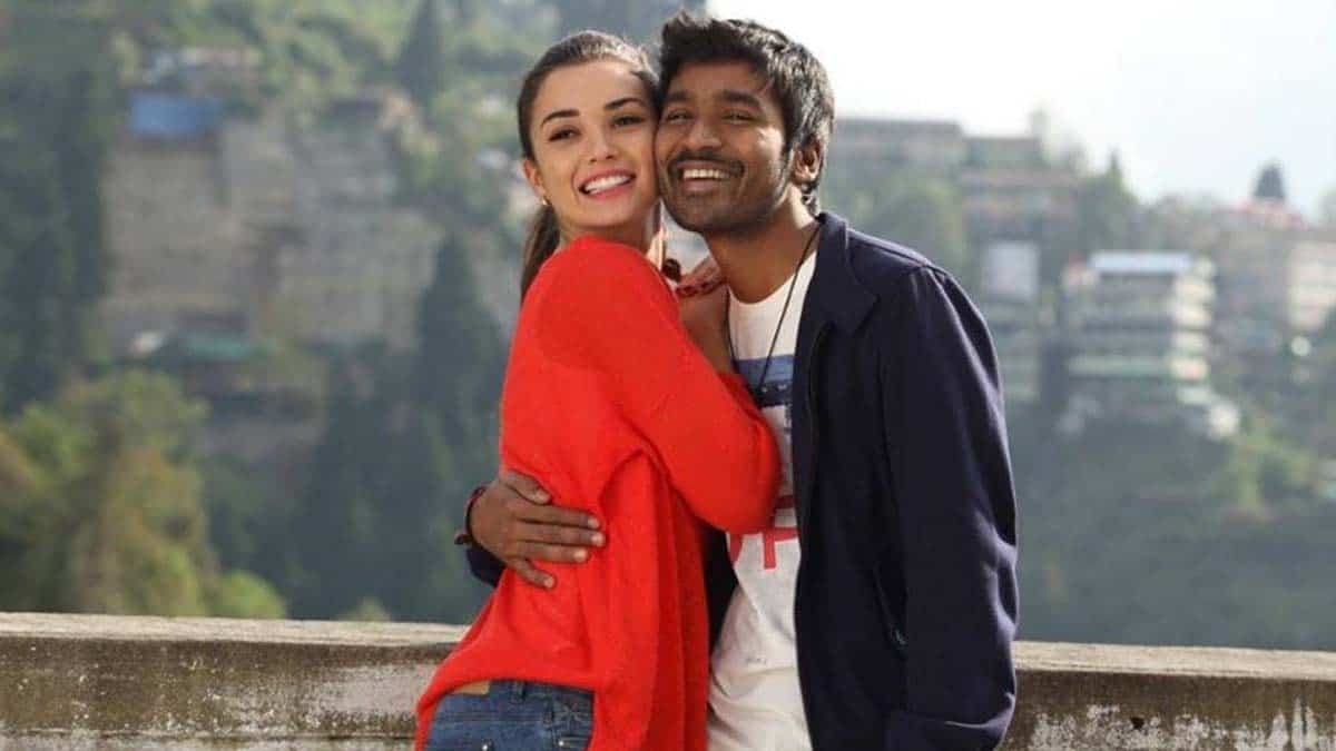 Amy Jackson Hugged Dhanush