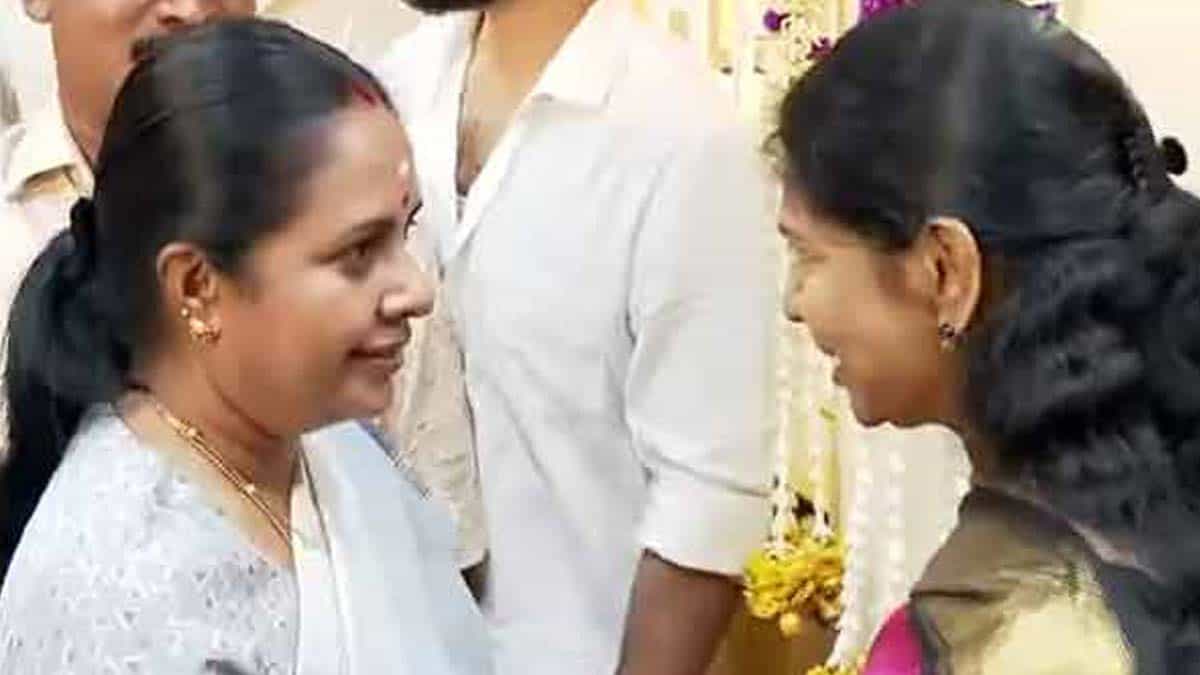 Vanathi Srinivasan at Anna Arivalayam… A surprise meeting with Kanimozhi!